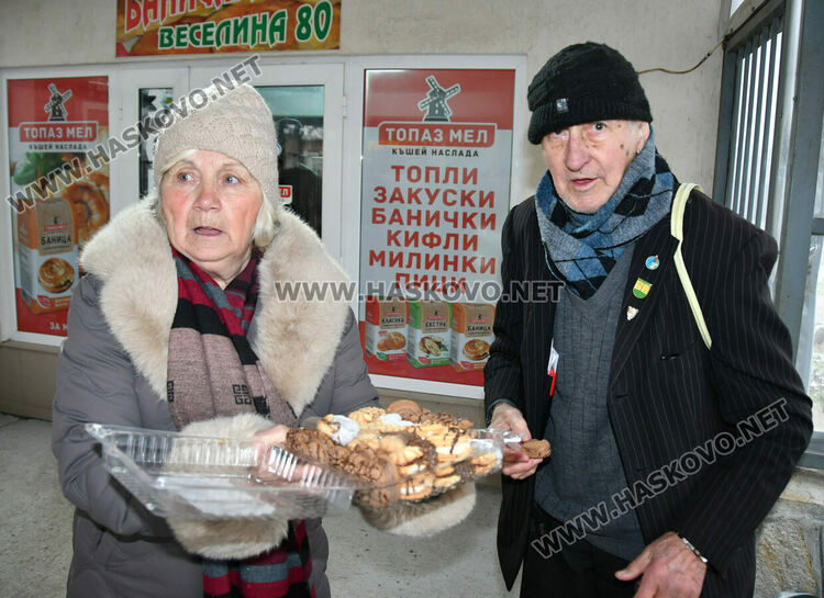 Пъстър и весел Бабинден в Узунджово, радват се на бебета и деца