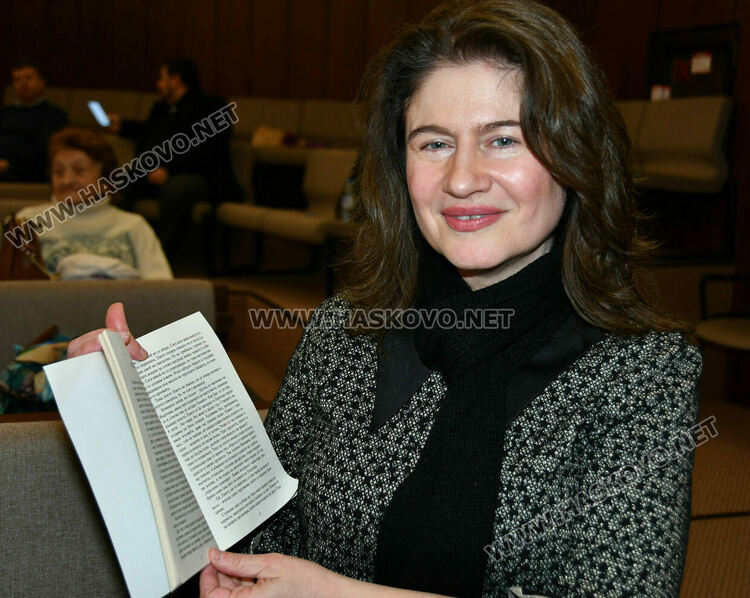 Светлна Николава представи най-новата си книга &bdquo;Очите на Марта&ldquo; в Хасково