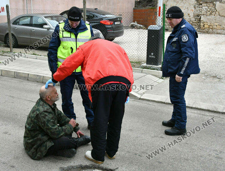 Пияница блокира улица до пазара в Хасково