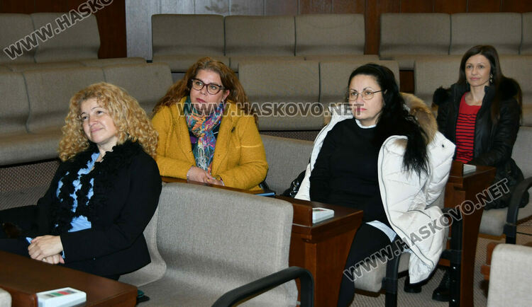 Светлна Николава представи най-новата си книга &bdquo;Очите на Марта&ldquo; в Хасково