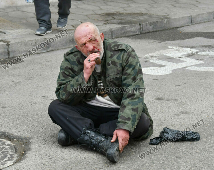 Пияница блокира улица до пазара в Хасково