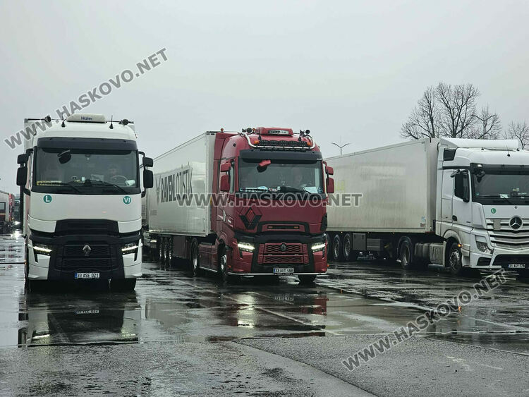 Опашката от тирове пред ГКПП Капитан Андреево вече е над 20 км