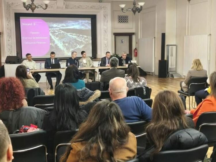 Резултатите от проекта &bdquo;Въвеждане на енергоспестяващи мерки на уличното осветление на населените места в Община Перник&ldquo; бяха представени