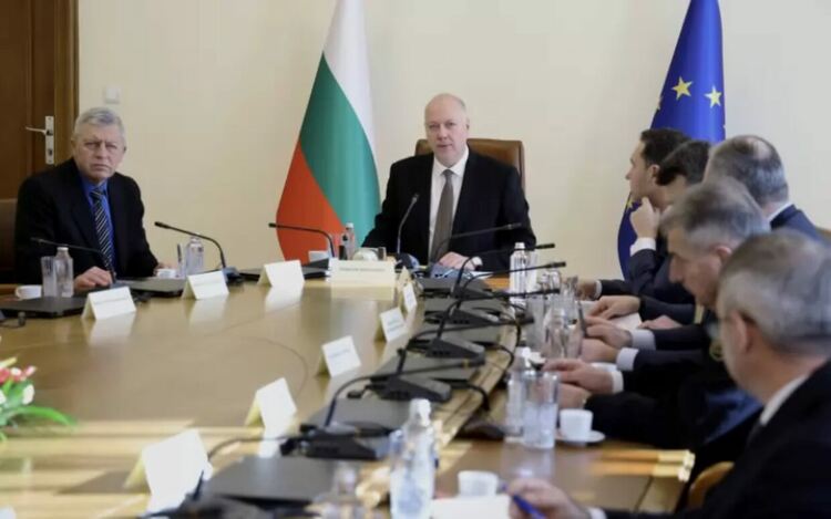 Премиерът обсъжда доклада със съвета по сигурността към Министерски съвет, в който са и шефовете на специални служби