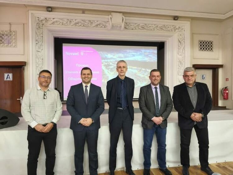 Резултатите от проекта &bdquo;Въвеждане на енергоспестяващи мерки на уличното осветление на населените места в Община Перник&ldquo; бяха представени