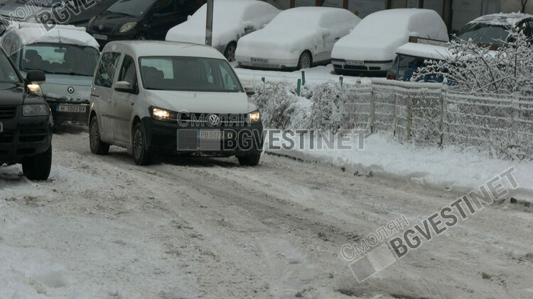 Шофьори в Смолян: Безобразие из целия град, изчистили само главната по всички други се закъсва ГАЛЕРИЯ/