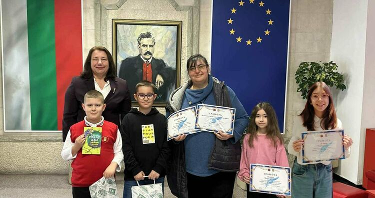 Малките поети на &bdquo;Славейков&ldquo; с нови литературни отличия