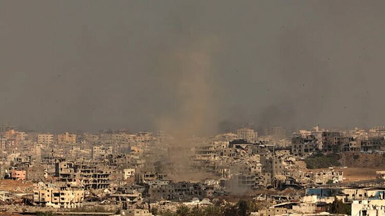  Планът на Тръмп за Газа разцепи Европа, новият съвет с Николай Младенов в центъра на спора