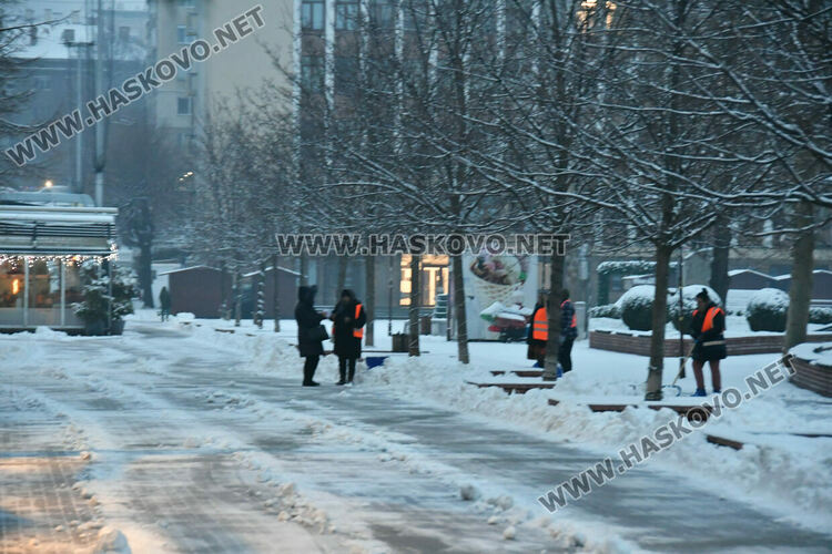 Мъгливо и облачно, слънчево в планините