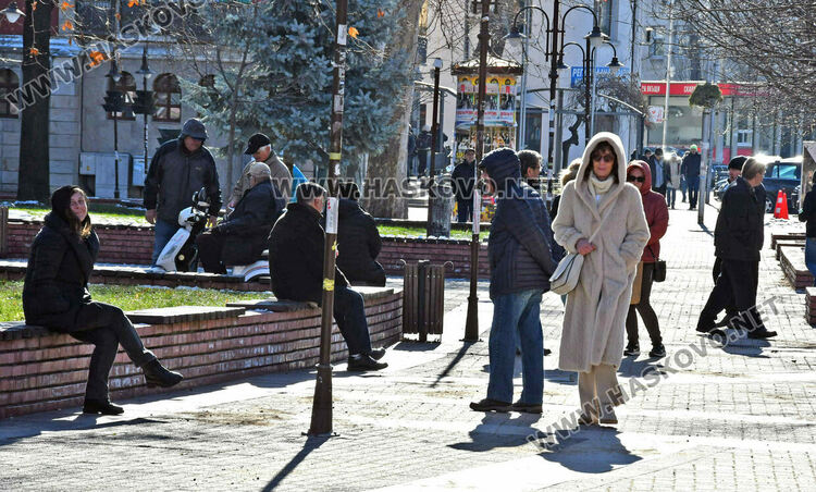 Облачно и студено в събота, предстои рязко затопляне