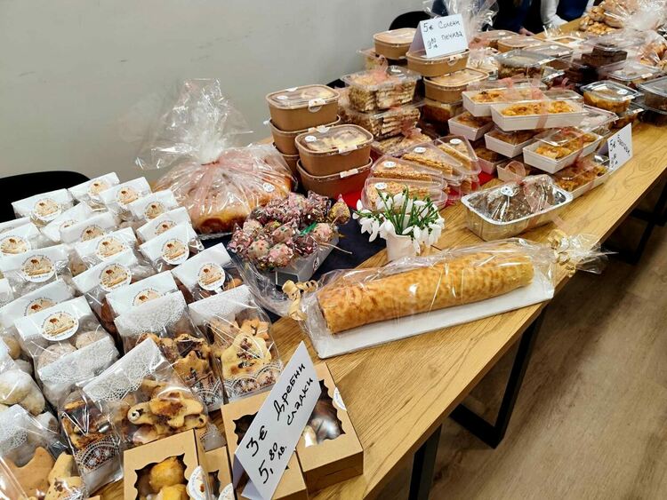 Кметове, жители на Мандра и гости се включиха в дарителската кампания за ремонт на църквата в селото