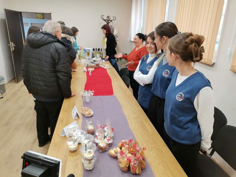 Кметове, жители на Мандра и гости се включиха в дарителската кампания за ремонт на църквата в селото