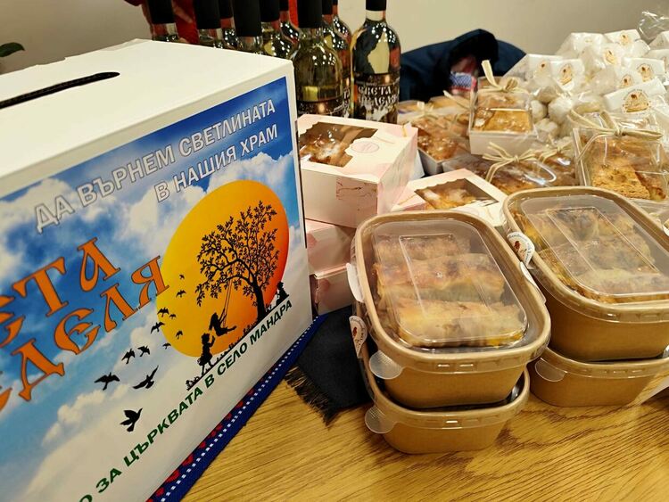 Кметове, жители на Мандра и гости се включиха в дарителската кампания за ремонт на църквата в селото