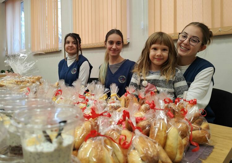 Кметове, жители на Мандра и гости се включиха в дарителската кампания за ремонт на църквата в селото