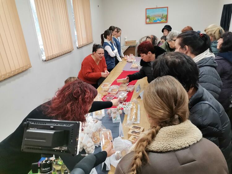 Кметове, жители на Мандра и гости се включиха в дарителската кампания за ремонт на църквата в селото