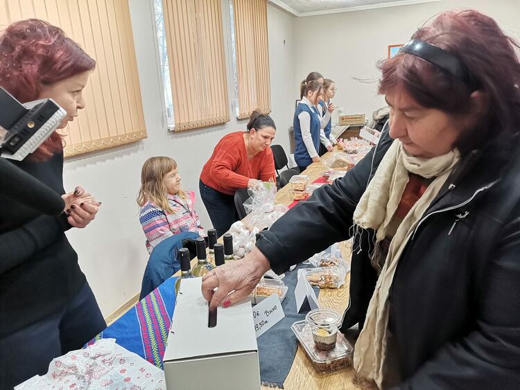 Кметове, жители на Мандра и гости се включиха в дарителската кампания за ремонт на църквата в селото