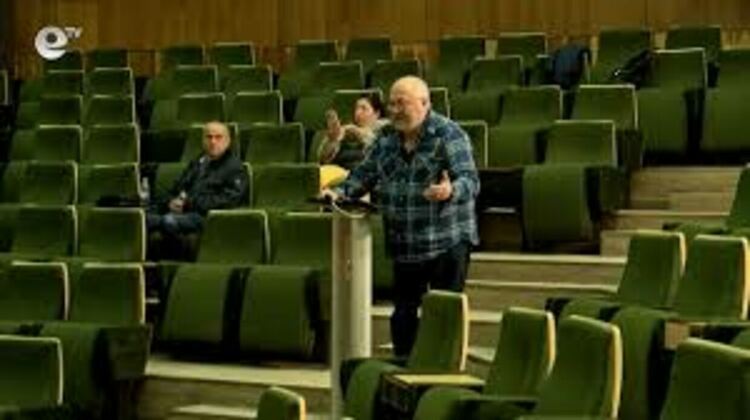 Решенията за по-високи помощи за новородени и по-ниска такса смет за читалищата в Смолян ще се решават от съда