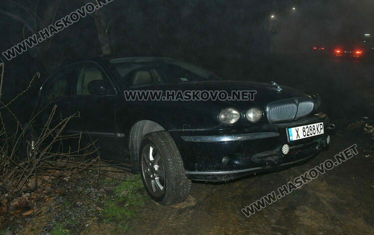 Млад водач с БМВ удари паркиран &bdquo;Ягуар&ldquo; в &bdquo;Кенана&ldquo; 