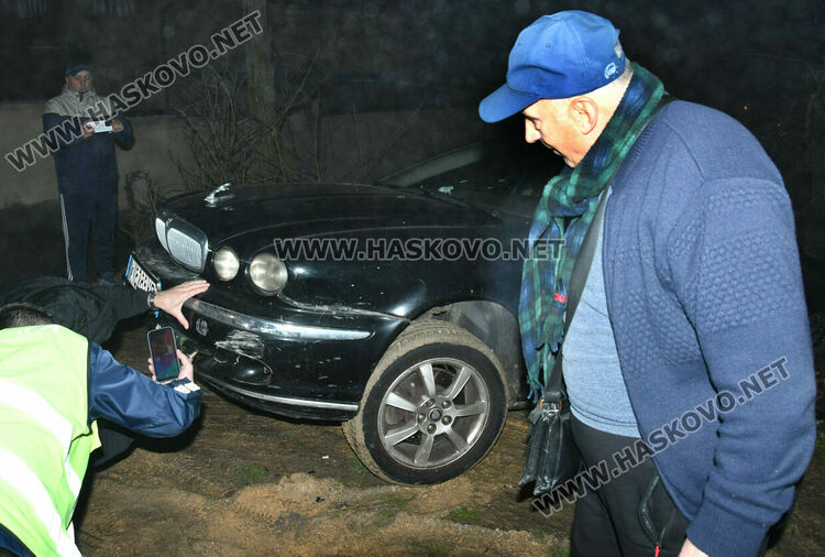 Млад водач с БМВ удари паркиран &bdquo;Ягуар&ldquo; в &bdquo;Кенана&ldquo; 