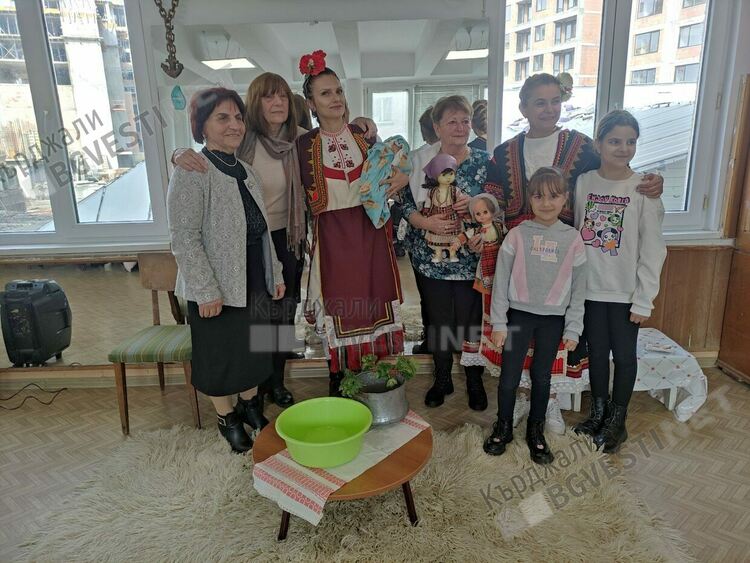 Тракийци в Кърджали пресъздадоха традициите на Бабинден