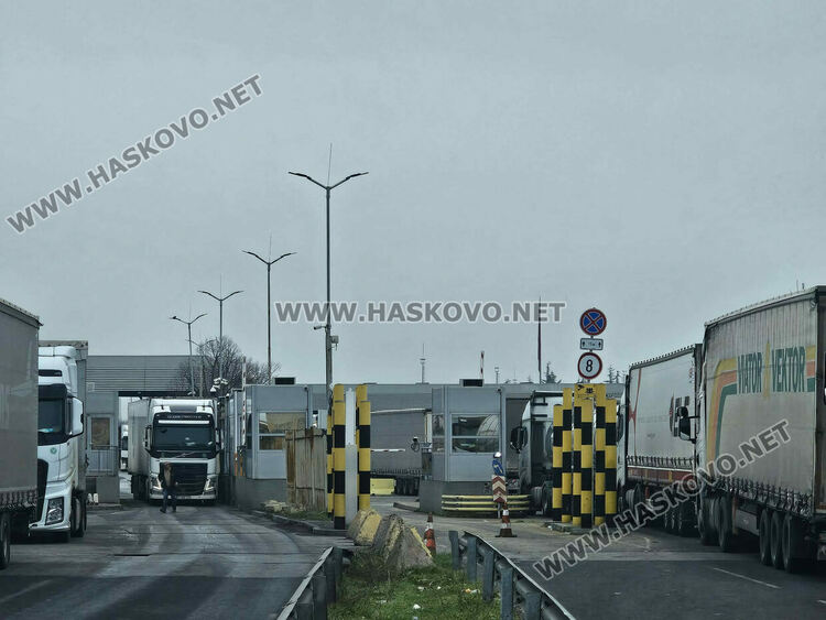 Над 15 км стигна опашката от тирове преди &bdquo;Капитан Андреево&ldquo;