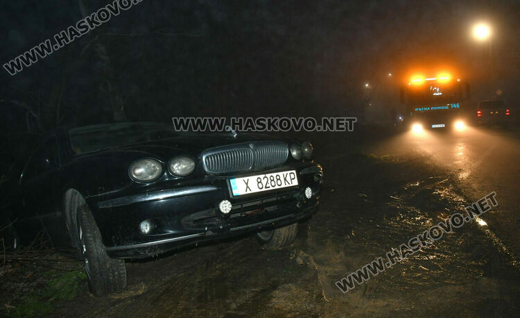 Млад водач с БМВ удари паркиран &bdquo;Ягуар&ldquo; в &bdquo;Кенана&ldquo; 