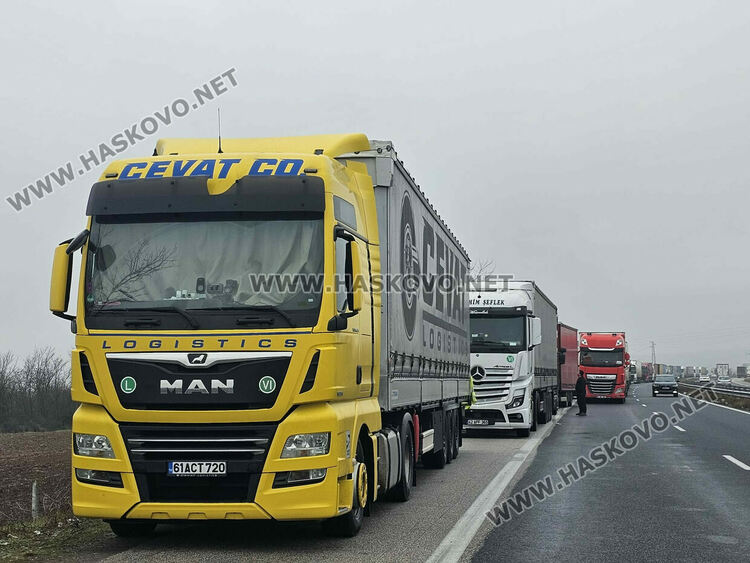 Над 15 км стигна опашката от тирове преди &bdquo;Капитан Андреево&ldquo;