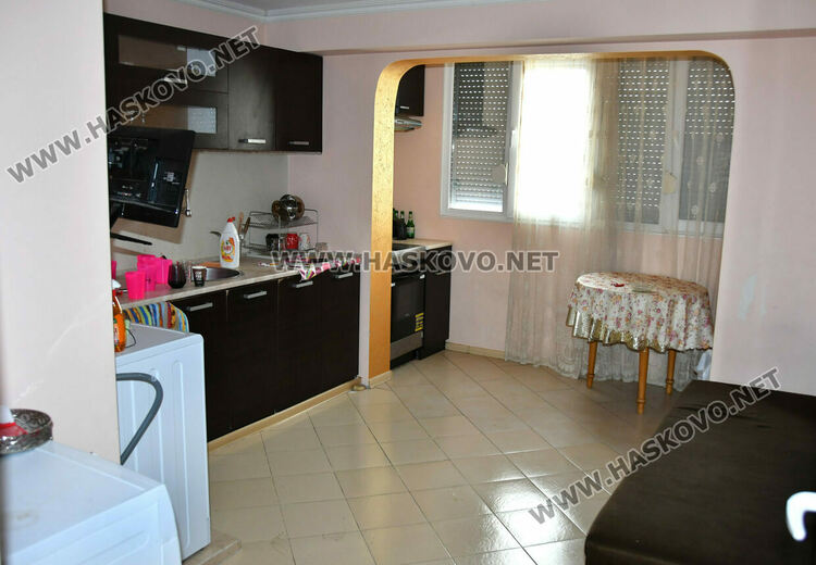 Цял вход в Хасково е наводнен, обвиняват екип на ВиК за инцидента