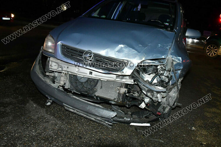 Двама пострадаха при катастрофа до Цигарената фабрика