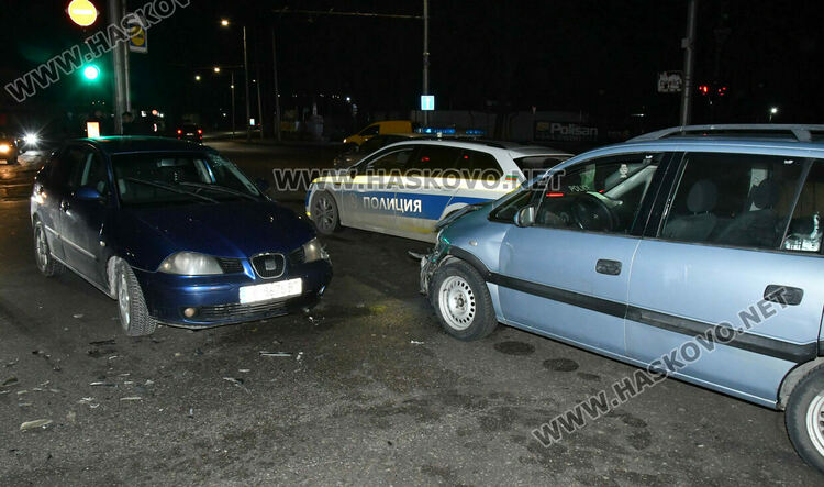 Двама пострадаха при катастрофа до Цигарената фабрика