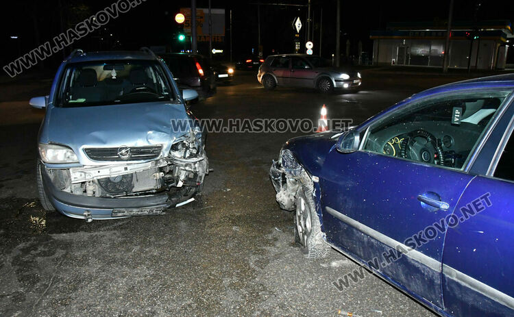Двама пострадаха при катастрофа до Цигарената фабрика
