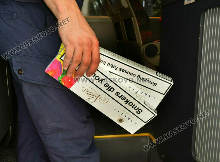 Иззеха 4720 безакцизни цигари и тютюн от кърджалийски микробус