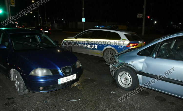 Двама пострадаха при катастрофа до Цигарената фабрика