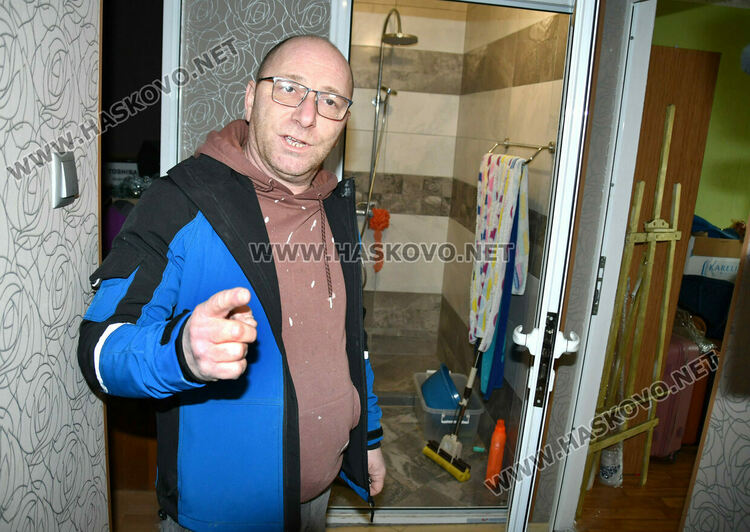 Цял вход в Хасково е наводнен, обвиняват екип на ВиК за инцидента