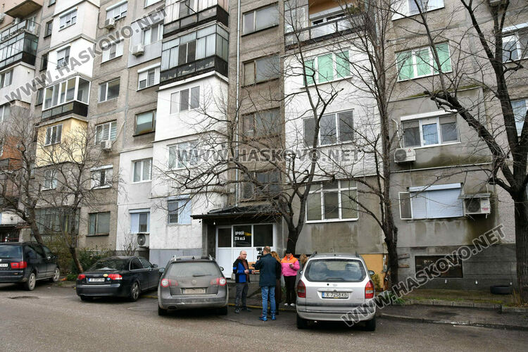 Цял вход в Хасково е наводнен, обвиняват екип на ВиК за инцидента