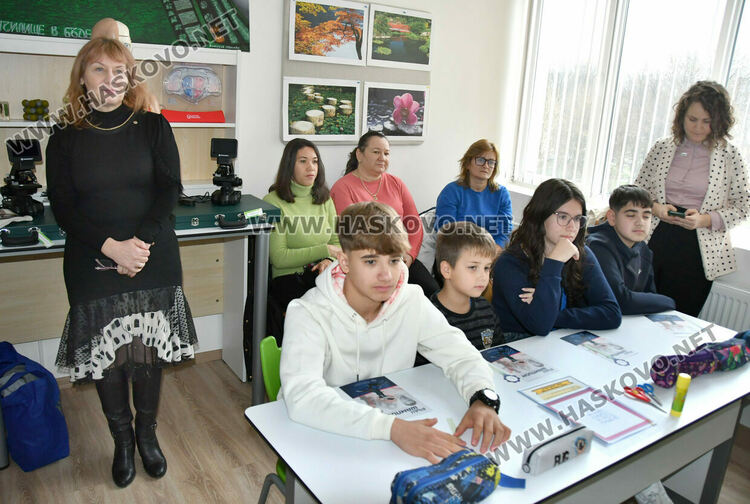 Ученици от ОУ &bdquo;Св. св. Кирил и Методий&ldquo; в открит урок на тема &bdquo;Как се става шампион&ldquo;