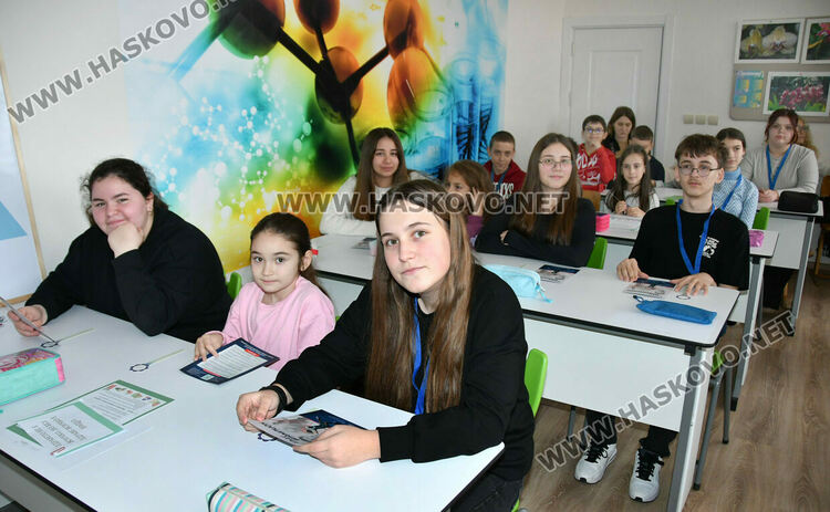 Ученици от ОУ &bdquo;Св. св. Кирил и Методий&ldquo; в открит урок на тема &bdquo;Как се става шампион&ldquo;