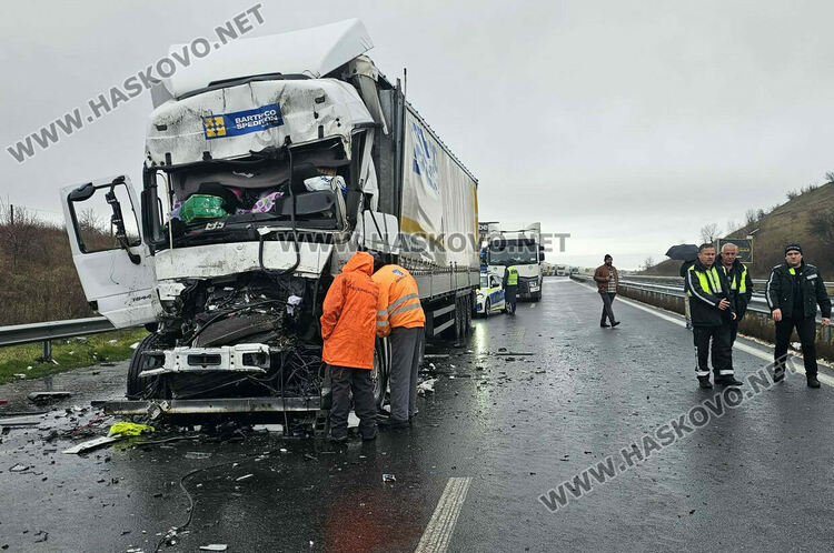 Водач загина при удар в спрял тир в аварийната лента