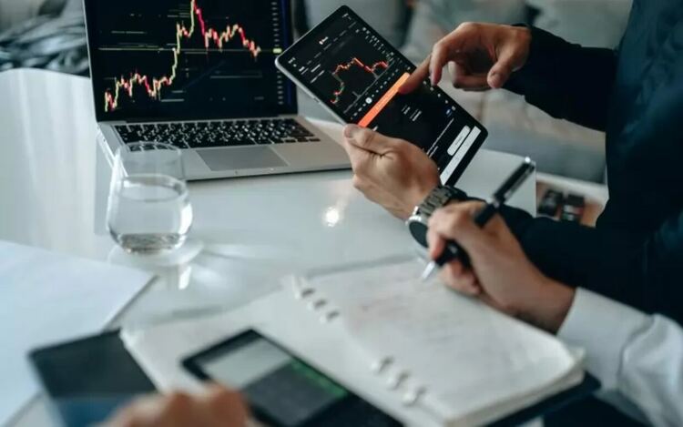 От дружествата обясняват, че ще консултират индивидуално всеки клиент, който избира подфонд.