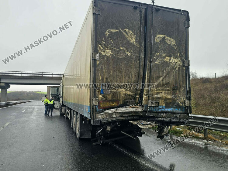 Водач загина при удар в спрял тир в аварийната лента