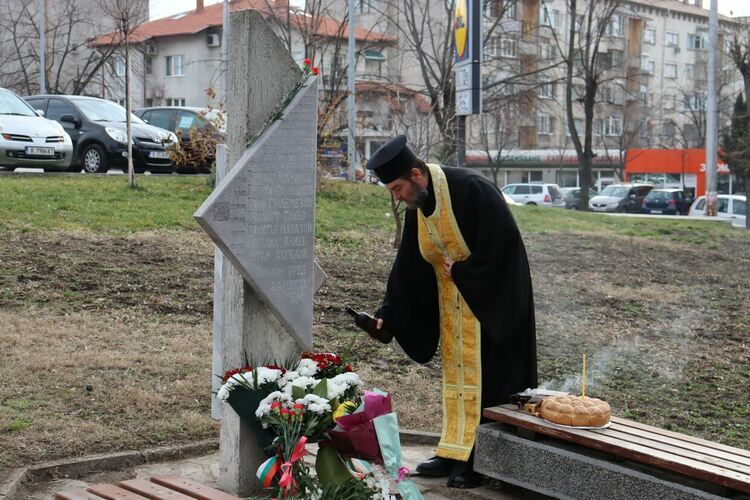 Хасково се прекланя пред жертвите на комунизма на Първи февруари