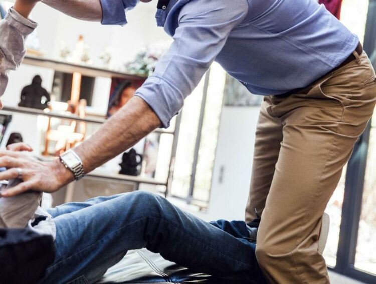 Задържаха мъж от пернишко село, пребил 15-годишния си син