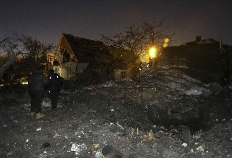  Русия удари енергийна инфраструктура и влак в Украйна, има загинали