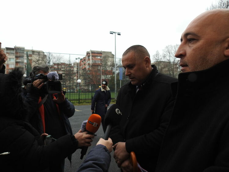 Тинейджъри си правят селфи на непроходимия въжен мост на Кърджали,от Общината притеснени за инцидент