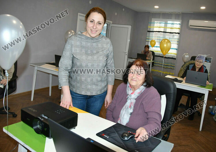 Откриха дигитален клуб в читалище &bdquo;Вапцаров&ldquo; в Хасково
