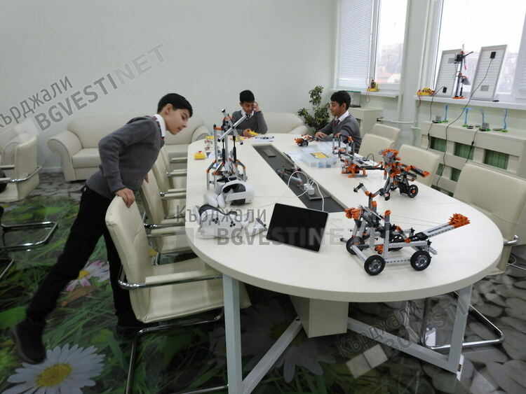 В ОУ &ldquo;П. К. Яворов&ldquo; откриха образцови СТЕМ кабинети 