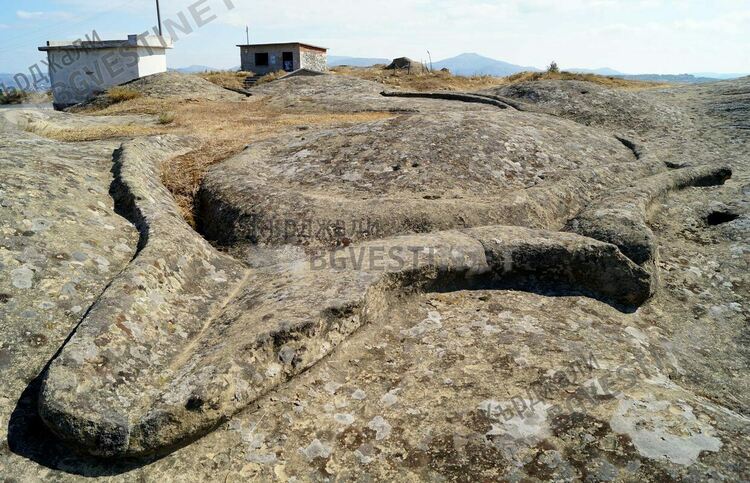 Скален жертвеник