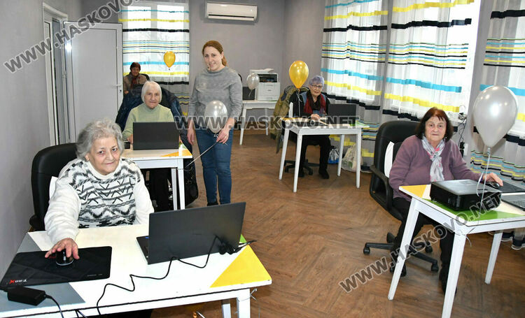 Откриха дигитален клуб в читалище &bdquo;Вапцаров&ldquo; в Хасково