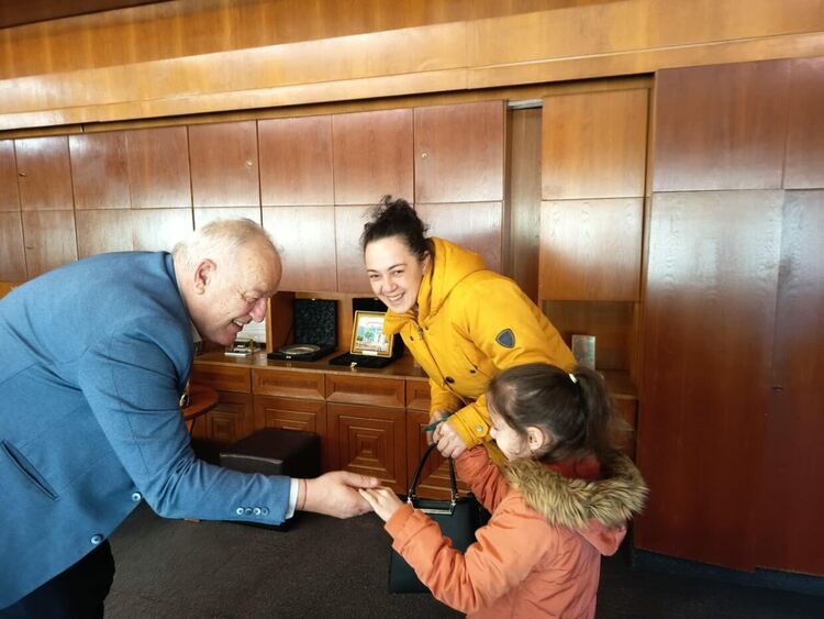 Благородната инициатива &bdquo;Календар на Община Смолян&ldquo; събра 7 400 евро за Стефани и Михаил 