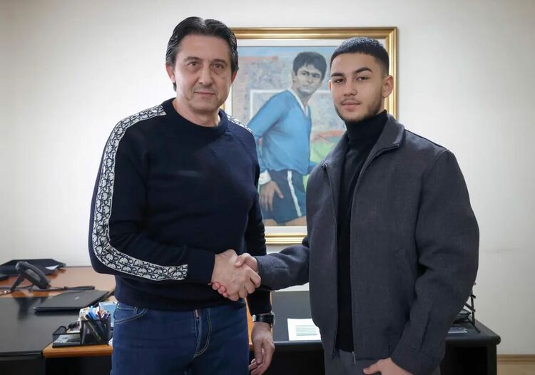 Синът на &bdquo;Бабангида&ldquo; подписа договор с &bdquo;Левски&ldquo;